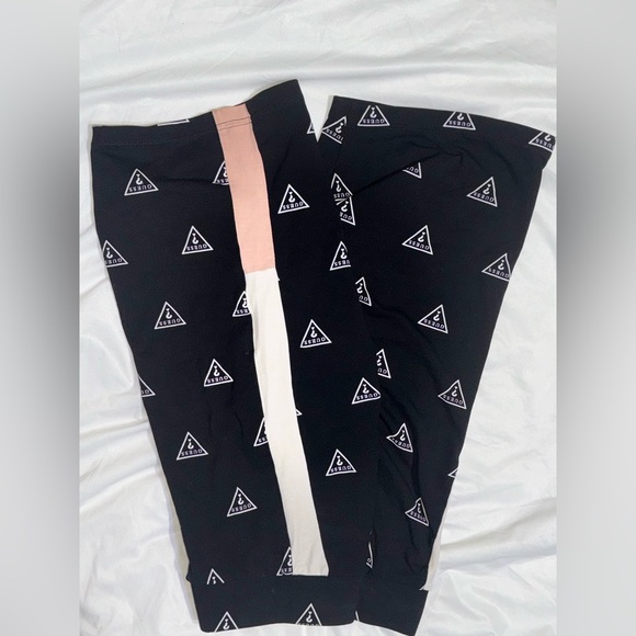 GUESS shorts - Picture 5 of 9